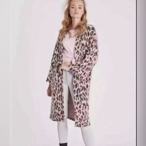 WILDFOX Leopard Print Women's Sweater - Pink and Black